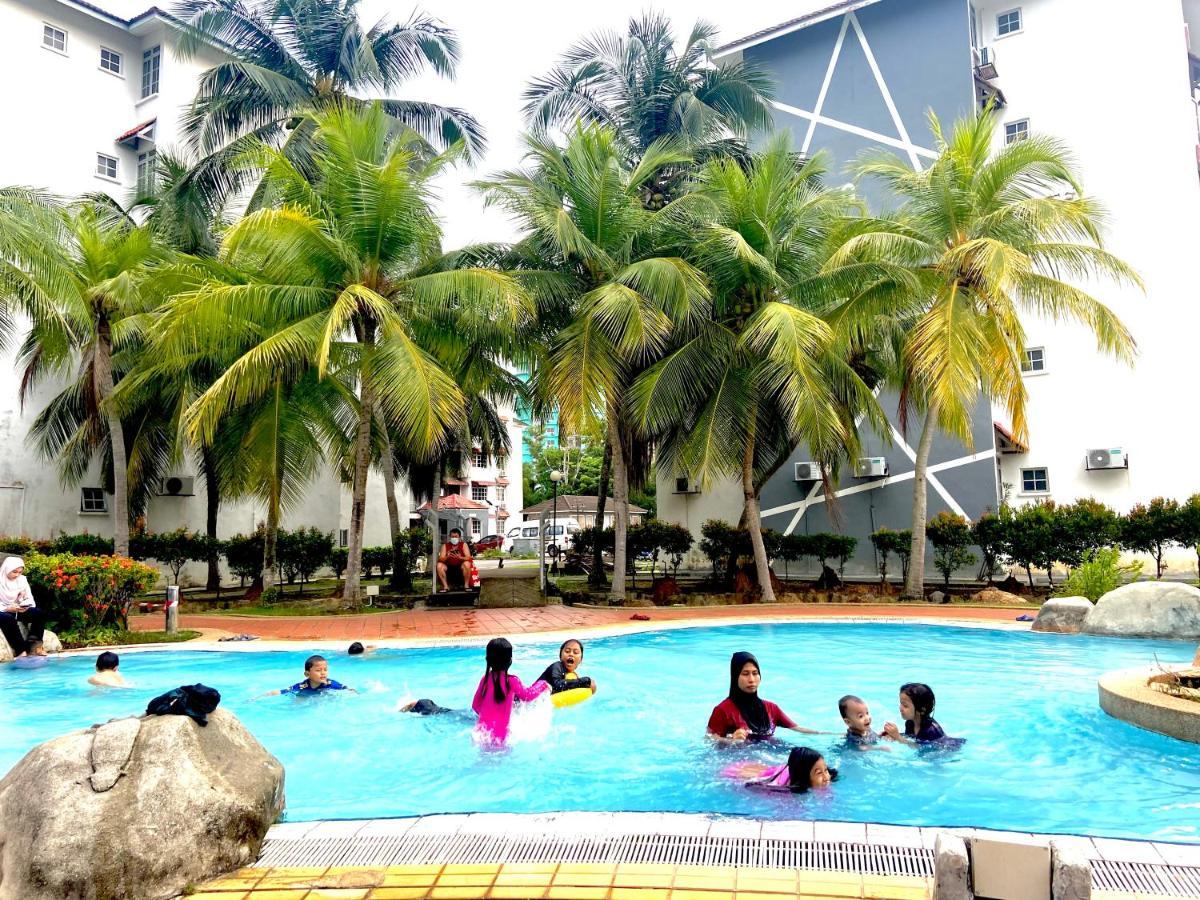 Smilez Homestay H102 & A306 At Pd Perdana Kondo Resort Port Dickson Exterior photo